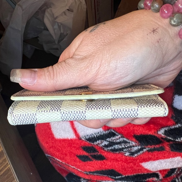 Louis Vuitton Damier Azur 4 Key Holder - Picture 5 of 14